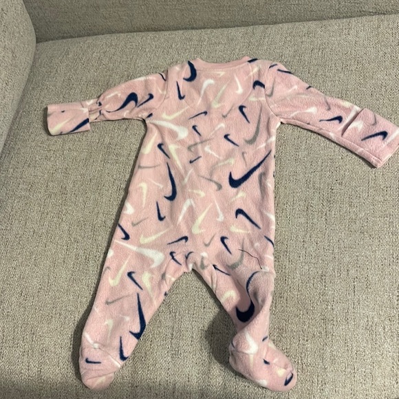 New Born Nike Sleeper - Picture 2 of 2